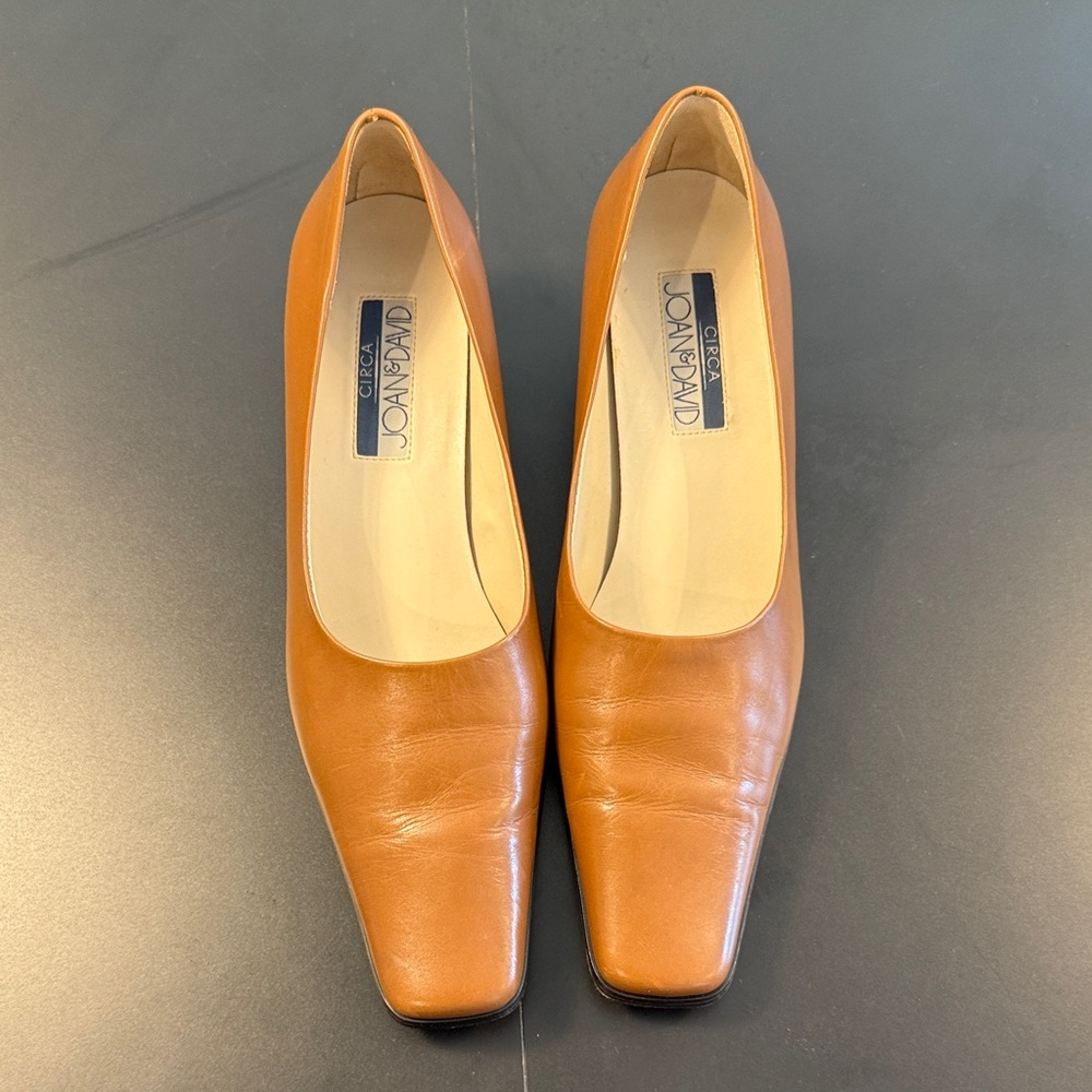 Joan & David Women's Brown Leather pumps